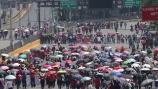 Protestas de la CNTE mantuvieron bloqueados los accesos a las Terminales 1 y 2 del AICM