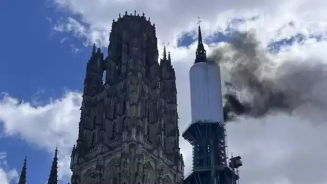 Este jueves se registró un incedio en la Catedral de Rouen en Francia