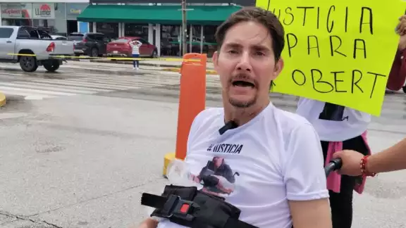 Roberto González encabezó la manifestación en Playa del Carmen