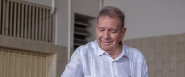 Edmundo González emitió su voto en Venezuela