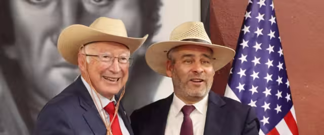 Ken Salazar, embajador de Estados Unidos en México y Alfredo Ramírez Bedolla, gobernador de Michoacán