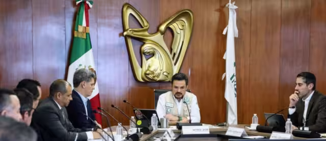 Zoé Robledo. director del IMSS, trabaja para resolver con celeridad operación de elevadores en unidades médicas