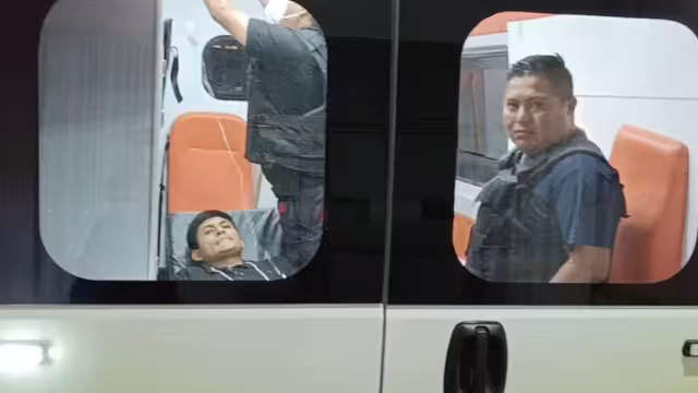 El hombre descendió de una ambulancia en Cancún