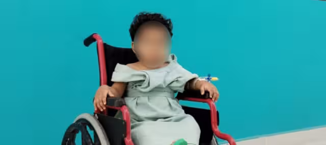 El bebé fue diagnosticado con un tumor en el estómago