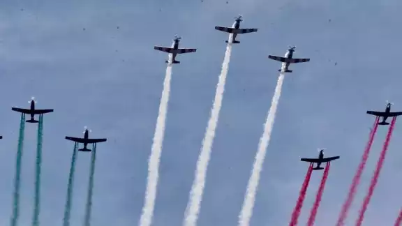 Aeronaves mexicanas durante el desfile del 16 de septiembre Aeronaves mexicanas durante el desfile del 16 de septiembre