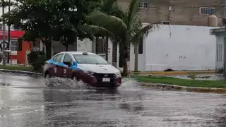 Lluvia dominical intensa causa encharcamientos en Campeche
