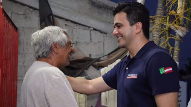 Erik Rihani González, candidato a la  Alcaldía de Progreso, recorrió las calles del puerto para llevar sus propuestas a los vecinos