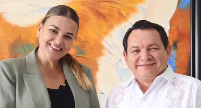 Cecilia Patrón Laviada junto a Joaquín Díaz Mena
