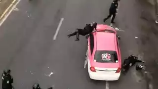 Taxista embiste a policías en plena manifestación en CDMX; hay 7 heridos: VIDEO