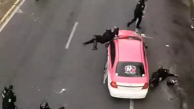 Así fue como el taxista atropelló a los policías