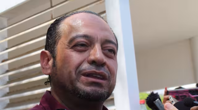 El dirigente estatal de Morena, Omar Pérez Avilés, acusó a Barrera Concha de condicionarle el voto a pescadores de Sisal