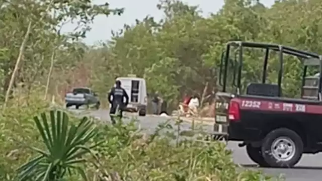 El cuerpo del hombre quedó tendido sin vida a un costado de la carretera