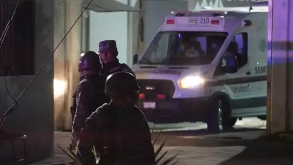 Agentes de seguridad y paramédicos ingresaron al penal Agentes de seguridad y paramédicos ingresaron al penal
