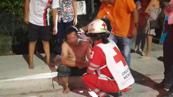 Terminó con lesiones sangrantes