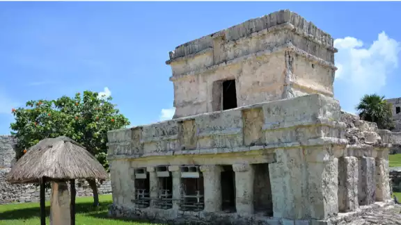 Cancún no sólo es playa, también cuenta con una zona arqueología de nombre El Rey Cancún no sólo es playa, también cuenta con una zona arqueología de nombre El Rey