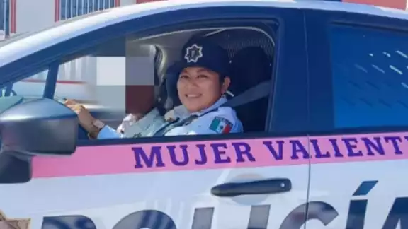 Mujer valiente dada de baja