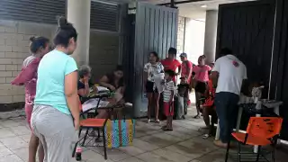 Huracán Erick impacta Oaxaca como categoría 3: reportan daños materiales, cortes de luz y más de mil personas en refugios