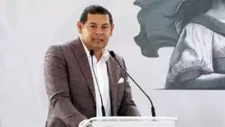 Alejandro Armenta cede ante críticas y abre debate sobre la Ley de Ciberseguridad en Puebla