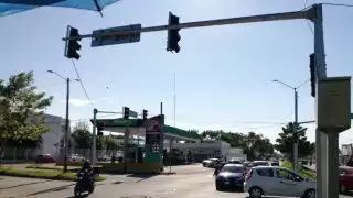 Semáforos a punto de cumplir dos meses sin funcionar en Chetumal