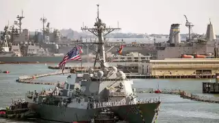 Estados Unidos despliega buques de guerra en el Caribe cerca de Venezuela y aumenta la tensión con Maduro