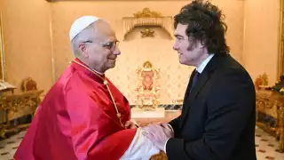 Milei se reúne con el Papa León XIV en el Vaticano: diálogo sobre pobreza y cohesión social