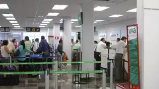 Genera retrasos en vuelos nacionales presencia de mal tiempo en Quintana Roo