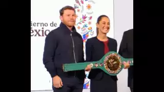 Saúl ‘Canelo’ Álvarez sorprende en la conferencia matutina