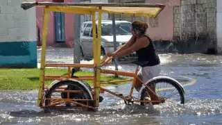 Lluvia en Ciudad del Carmen supera capacidad de desfogue: Protección Civil alerta por frentes fríos y más aguaceros