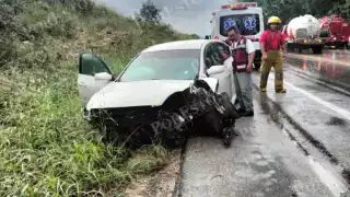 Exceso de velocidad y pavimento mojado provocan accidente en carretera Escárcega–Champotón