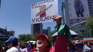 Colectivos feministas exigen desafuero de Cuauhtémoc Blanco en protesta masiva en CDMX