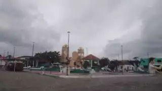 Frente Frío 13 provoca apagón total en Sabancuy: vecinos exigen a CFE mejorar el servicio