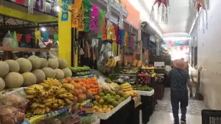 Enfrentan temporada baja más de 120 comerciantes del Mercadito Andrés Quintana Roo, 15 locales han cerrado en el último año