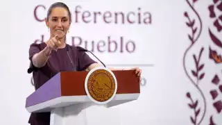 Claudia Sheinbaum celebra reducción al impuesto sobre remesas en EU, pero exige su eliminación total