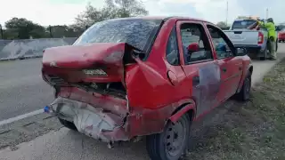 Fuerte accidente en carretera federal Campeche-Mérida deja 2 personas con crisis nerviosa en Calkiní