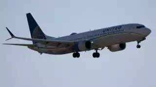 Encuentran cadáver en el tren de aterrizaje de un avión de United Airlines en Maui
