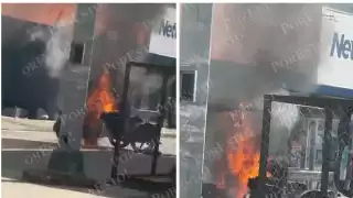 Mototaxi se incendia en colonia de Escárcega por cortocircuito