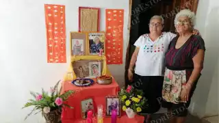 "Ser rezadora alimenta mi alma": 35 años de tradición y alma en Sabancuy