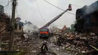 Rusia liga sus bombardeos masivos a drones ucranianos y acusa a Kiev de sabotear el diálogo de paz impulsado por EU