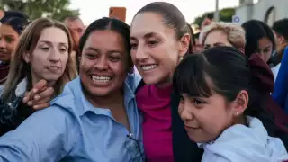 Claudia Sheinbaum y Ariadna Montiel visitan módulo de Pensión Mujeres Bienestar en Guanajuato