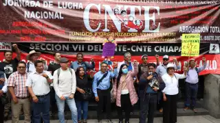 CNTE mantiene paro y plantón tras nueva reunión sin acuerdo; Gobierno ofrece mesa final el 3 de junio