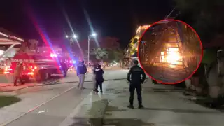 Fuego consume restaurante “M” en pleno centro de Tulum durante la madrugada