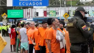 Ecuador deporta a más de 800 presos colombianos, mientras Colombia acusa falta de aviso oficial