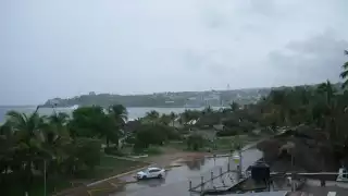 Huracán Erick pierde fuerza tras tocar tierra: reducen niveles de alerta en Oaxaca y Guerrero