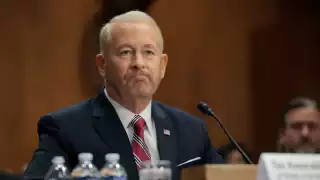 “Acciones militares no están sobre la mesa, a México se le respeta” responde Sheinbaum a Embajador de EU