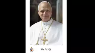 Papa León XIV revela su cruz relicario con santos agustinos en su primera foto oficial como pontífice