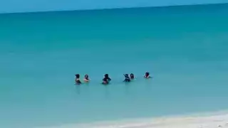 Locales y extranjeros huyen del calor visitando Sabancuy