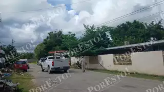 Ramas provocan corto circuito y fuego en cables de CFE y TELMEX en Escárcega