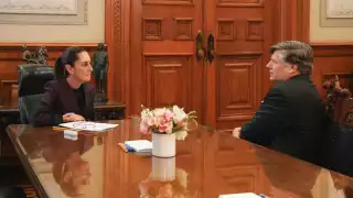 Claudia Sheinbaum terminó reunión con Christopher Landau en Palacio Nacional donde abordaron temas bilaterales