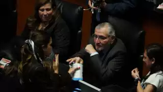 Senado avala Ley de Derechos y discute Ley de Ingresos 2025, mientras la oposición critica paquete económico