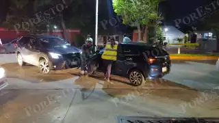 Intentó dar vuelta en “U” y chocó: Dos conductoras protagonizan accidente en Ciudad del Carmen